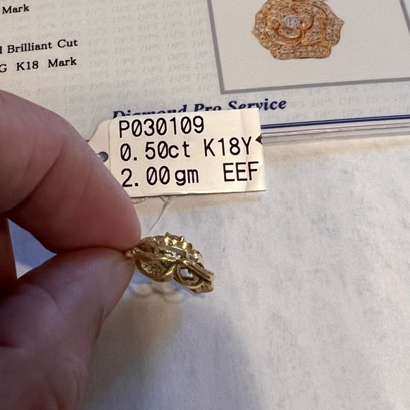 18k solid yellow gold diamond camelia pendant - Picture 3 of 7